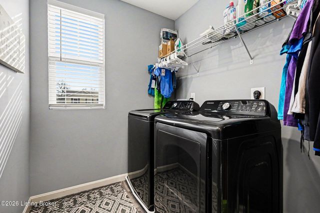 12042 Wooden Trace Dr, Louisville, KY 40229