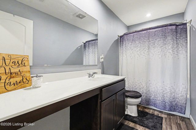 12042 Wooden Trace Dr, Louisville, KY 40229