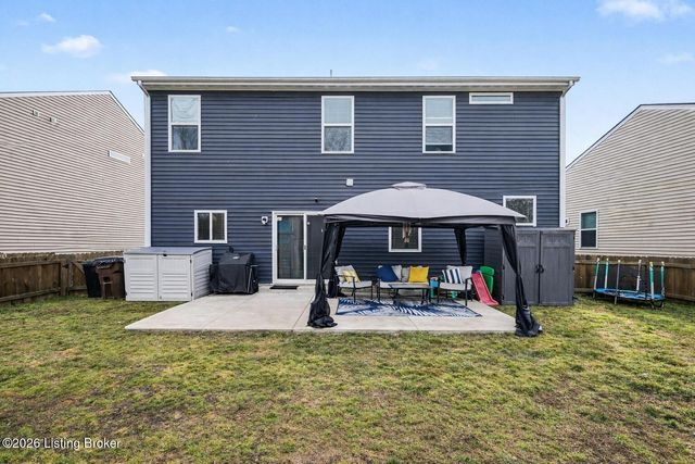 12042 Wooden Trace Dr, Louisville, KY 40229