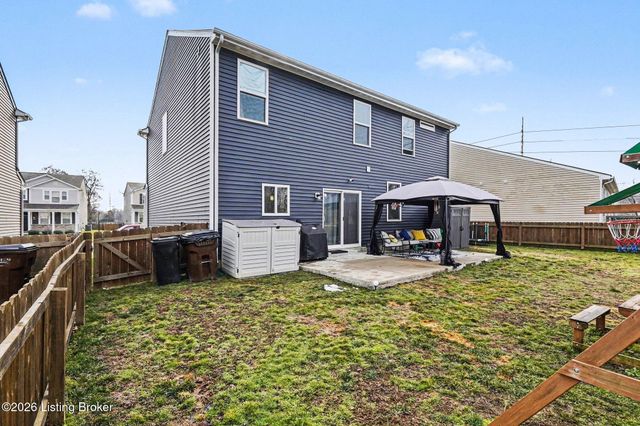 12042 Wooden Trace Dr, Louisville, KY 40229