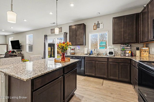 12042 Wooden Trace Dr, Louisville, KY 40229