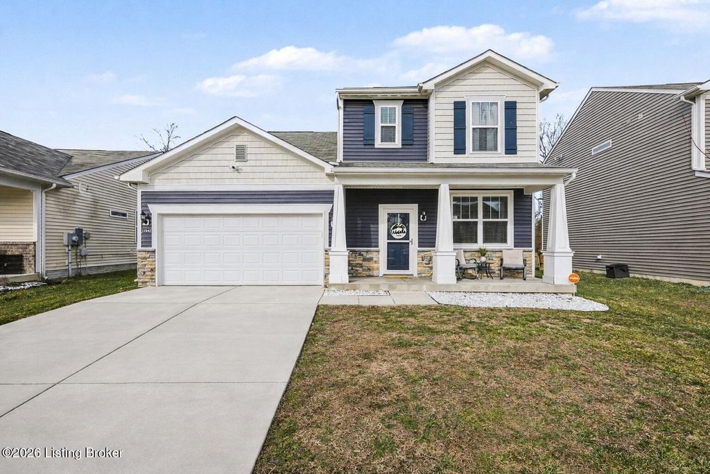 12042 Wooden Trace Dr, Louisville, KY 40229