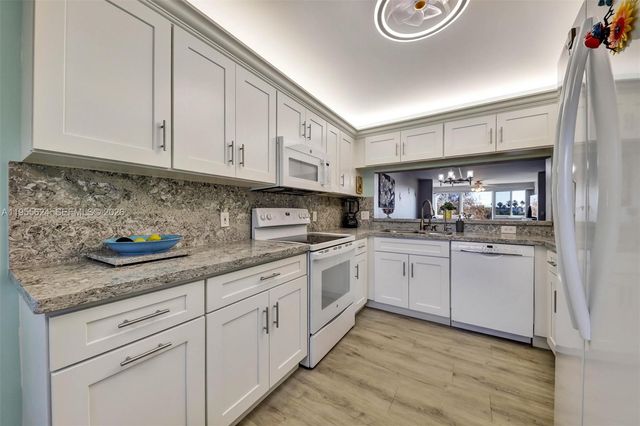 7448 N Devon Dr 305, Tamarac, FL 33321