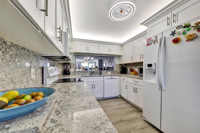 7448 N Devon Dr 305, Tamarac, FL 33321