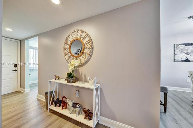 7448 N Devon Dr 305, Tamarac, FL 33321