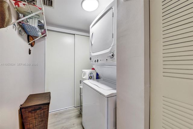 7448 N Devon Dr 305, Tamarac, FL 33321