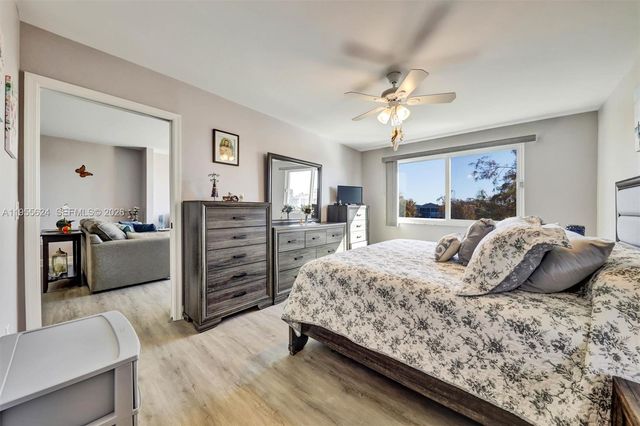 7448 N Devon Dr 305, Tamarac, FL 33321