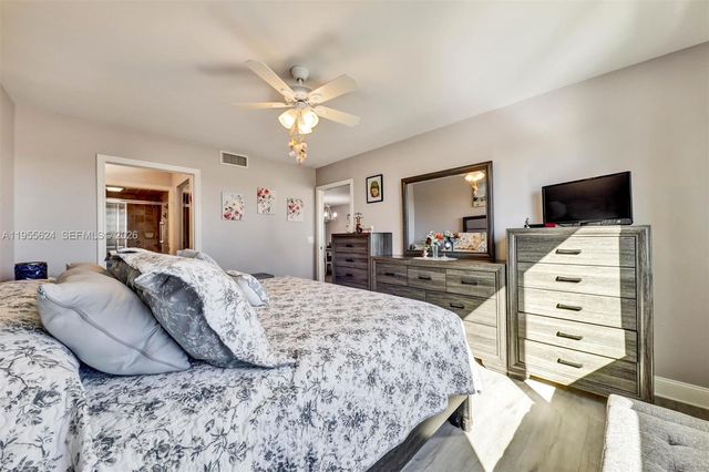 7448 N Devon Dr 305, Tamarac, FL 33321