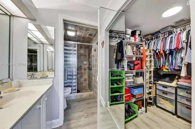 7448 N Devon Dr 305, Tamarac, FL 33321