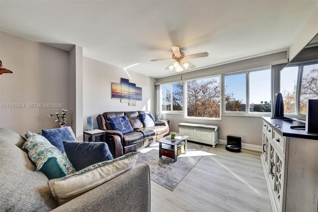 7448 N Devon Dr 305, Tamarac, FL 33321