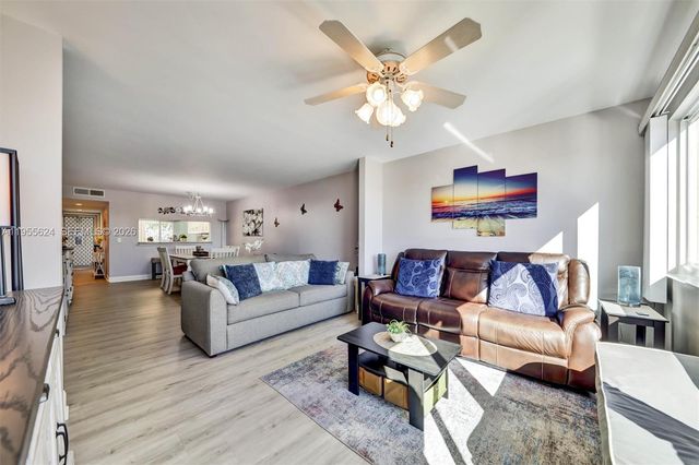 7448 N Devon Dr 305, Tamarac, FL 33321