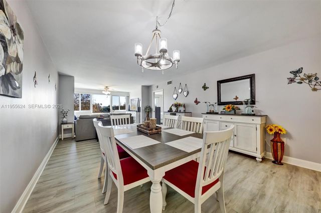 7448 N Devon Dr 305, Tamarac, FL 33321