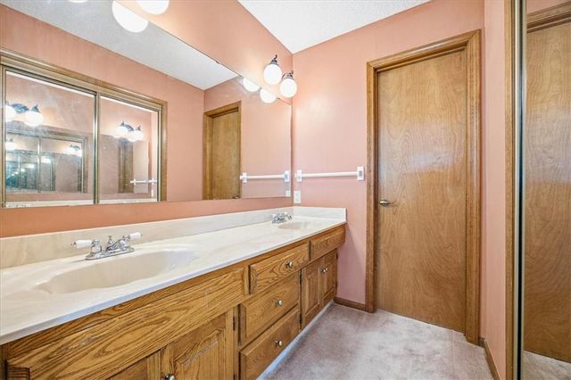 1104 SE 7th Street, Lee's Summit, MO 64063