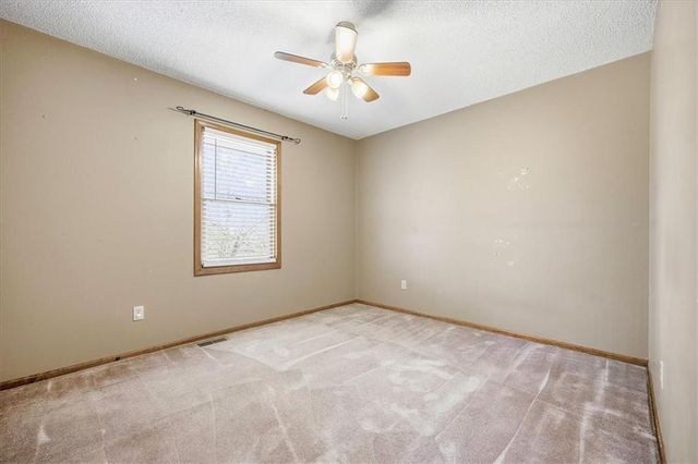 1104 SE 7th Street, Lee's Summit, MO 64063