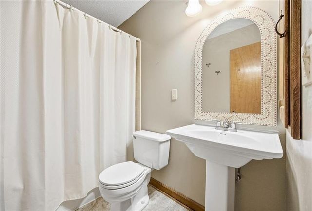 1104 SE 7th Street, Lee's Summit, MO 64063