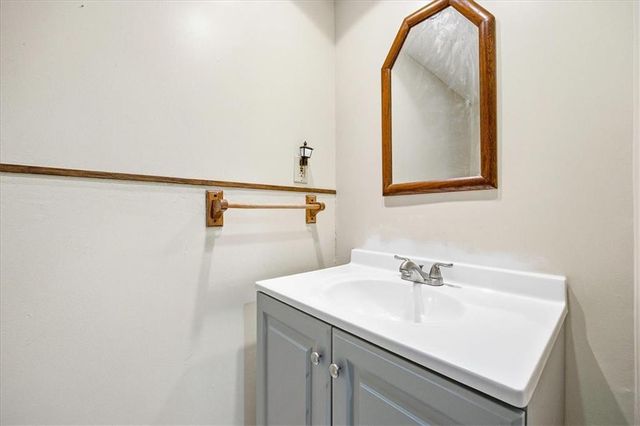 1104 SE 7th Street, Lee's Summit, MO 64063