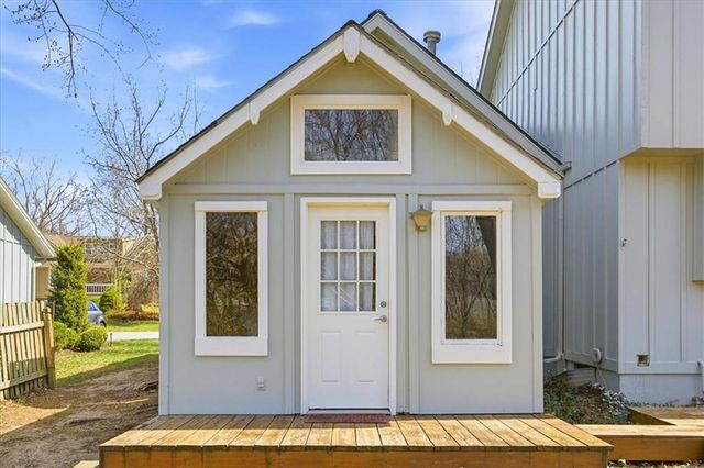 1104 SE 7th Street, Lee's Summit, MO 64063