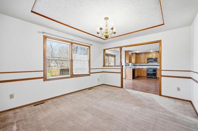 1104 SE 7th Street, Lee's Summit, MO 64063