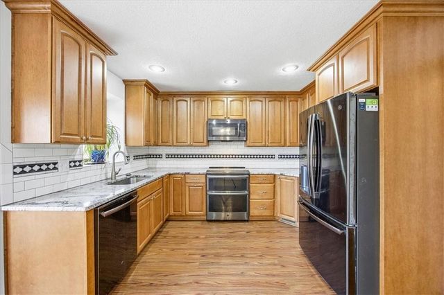 1104 SE 7th Street, Lee's Summit, MO 64063