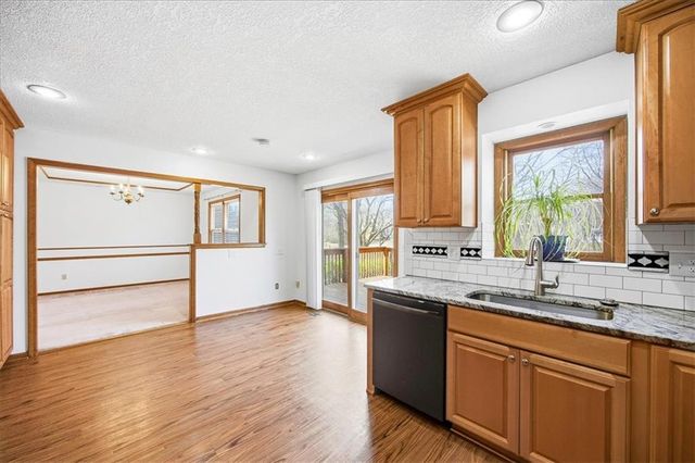 1104 SE 7th Street, Lee's Summit, MO 64063