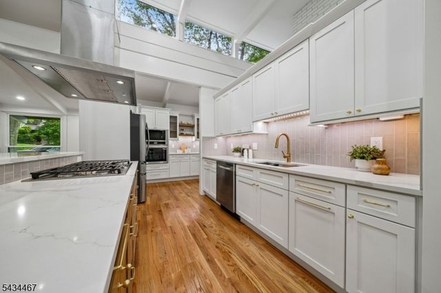 28 Fernhill Rd, Springfield Twp., NJ 07081