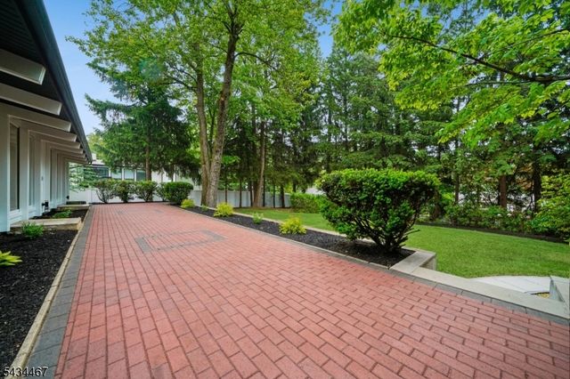 28 Fernhill Rd, Springfield Twp., NJ 07081