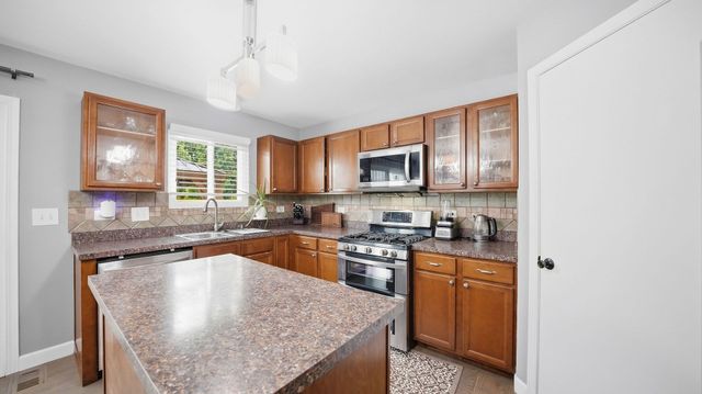 6142 AUTUMN RIDGE Drive, Plainfield, IL 60586