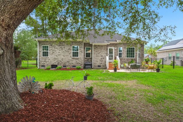 5528 Crescent View Drive, North Charleston, SC 29420