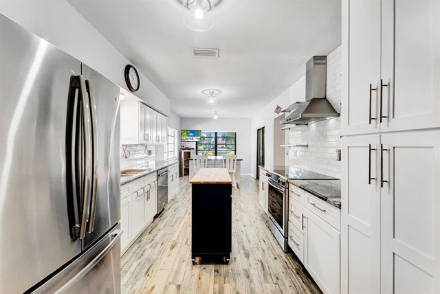 10306 Greentrail Drive N, Boynton Beach, FL 33436