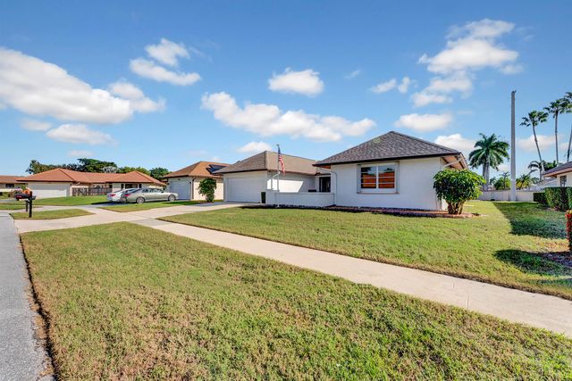10306 Greentrail Drive N, Boynton Beach, FL 33436
