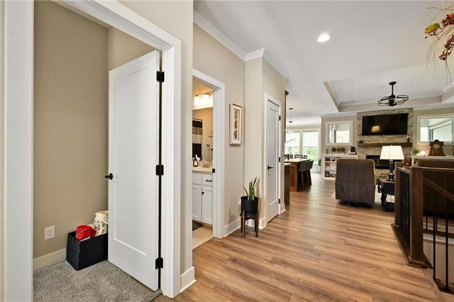 24969 W 94th Place, Lenexa, KS 66227