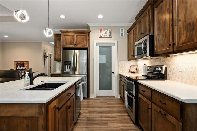 24969 W 94th Place, Lenexa, KS 66227