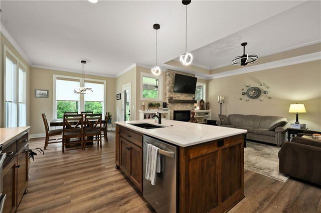 24969 W 94th Place, Lenexa, KS 66227