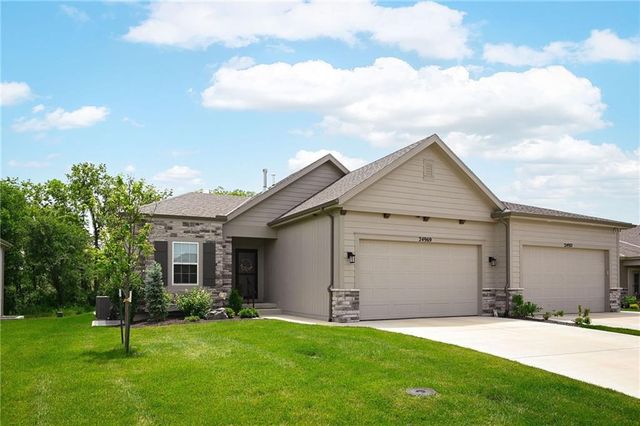 24969 W 94th Place, Lenexa, KS 66227