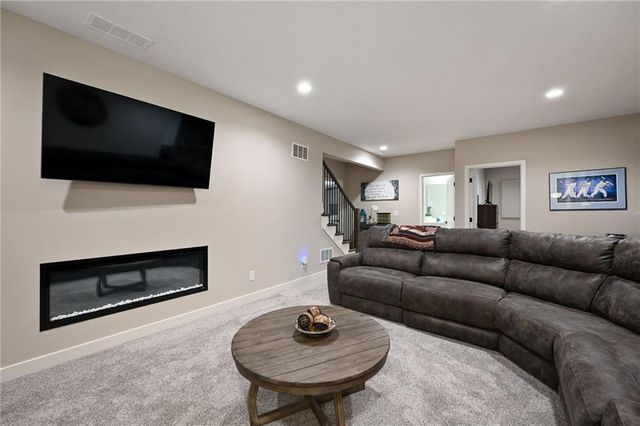 24969 W 94th Place, Lenexa, KS 66227