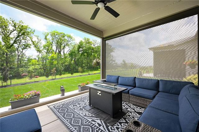 24969 W 94th Place, Lenexa, KS 66227