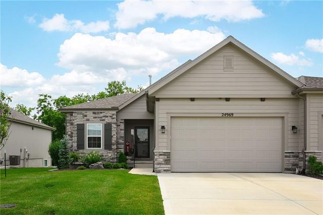 24969 W 94th Place, Lenexa, KS 66227