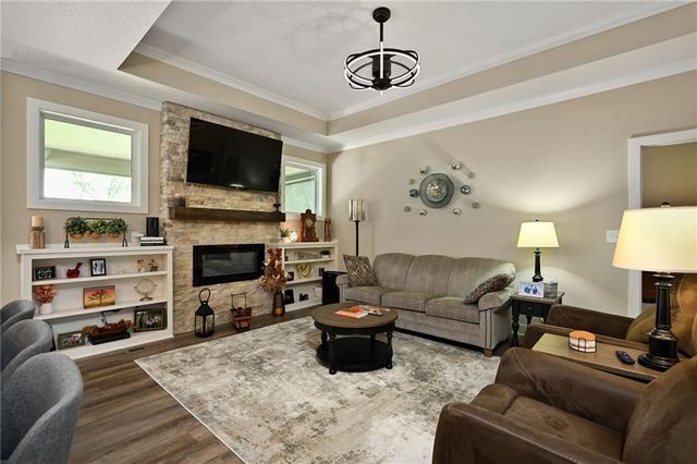 24969 W 94th Place, Lenexa, KS 66227