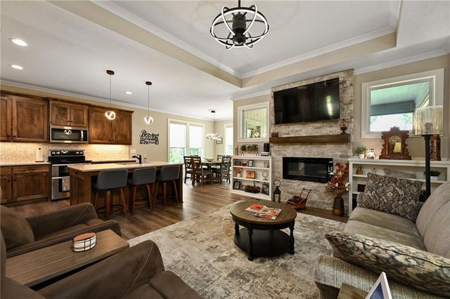 24969 W 94th Place, Lenexa, KS 66227