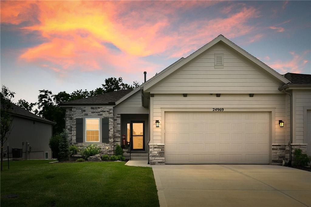 24969 W 94th Place, Lenexa, KS 66227
