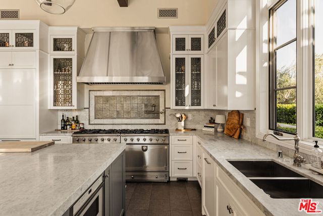 26769 Mulholland Highway, Calabasas, CA 91302