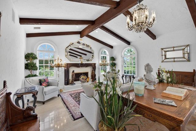 1677 Hillview, Palm Springs, CA 92264