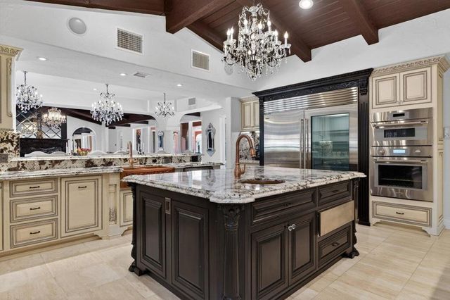 1677 Hillview, Palm Springs, CA 92264