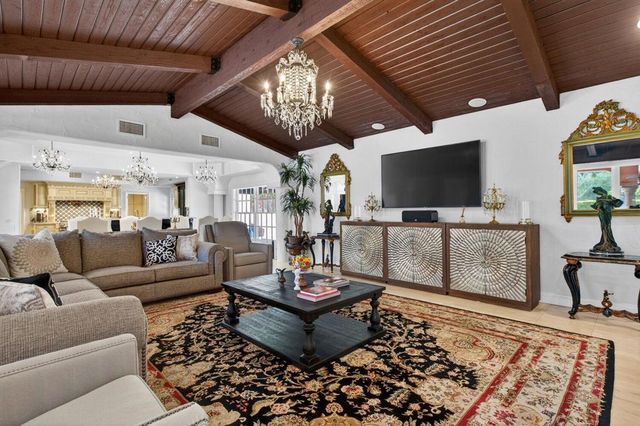 1677 Hillview, Palm Springs, CA 92264