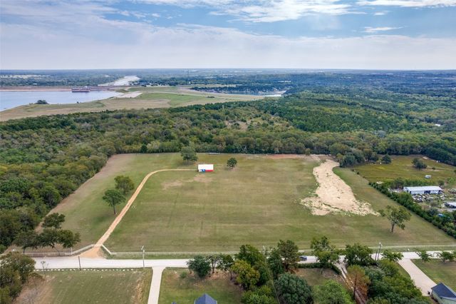 279 Lakeview Drive, Denison, TX 75020