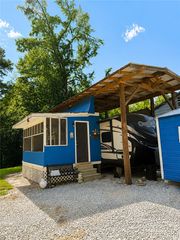 122 Arrington Drive, Fair Play, SC 29643