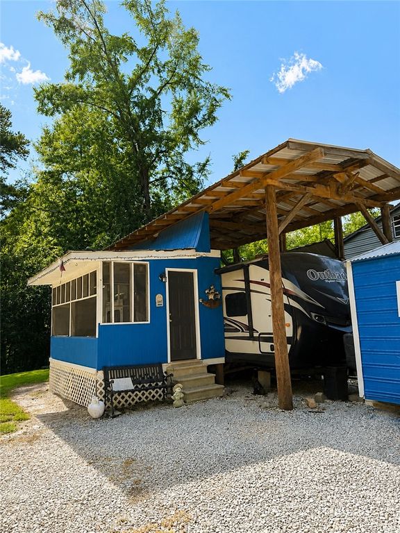 122 Arrington Drive, Fair Play, SC 29643
