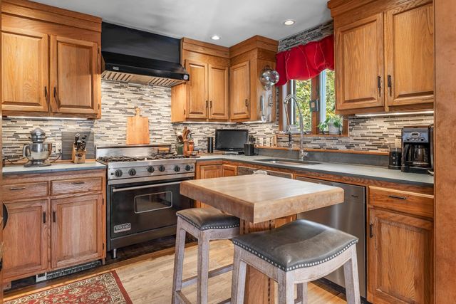 1886 Winhall Hollow Road, Londonderry, VT 05155