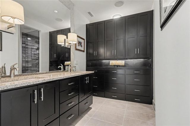 229 Ward Parkway 1001B, Kansas City, MO 64112