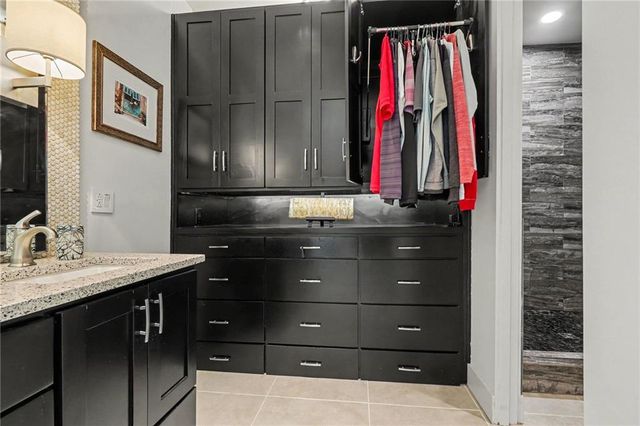 229 Ward Parkway 1001B, Kansas City, MO 64112